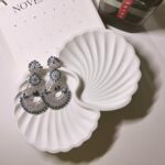 The Grey Blend® Dual Bowl Concrete Shell Trinket Tray - Aesthetic Jewellery Tray to Display Rings, Earrings, Makeup & Perfumes | Perfect for Jewellery Photography & Styling (12.8L x 20.1W x 2.2H) cm - Image 3