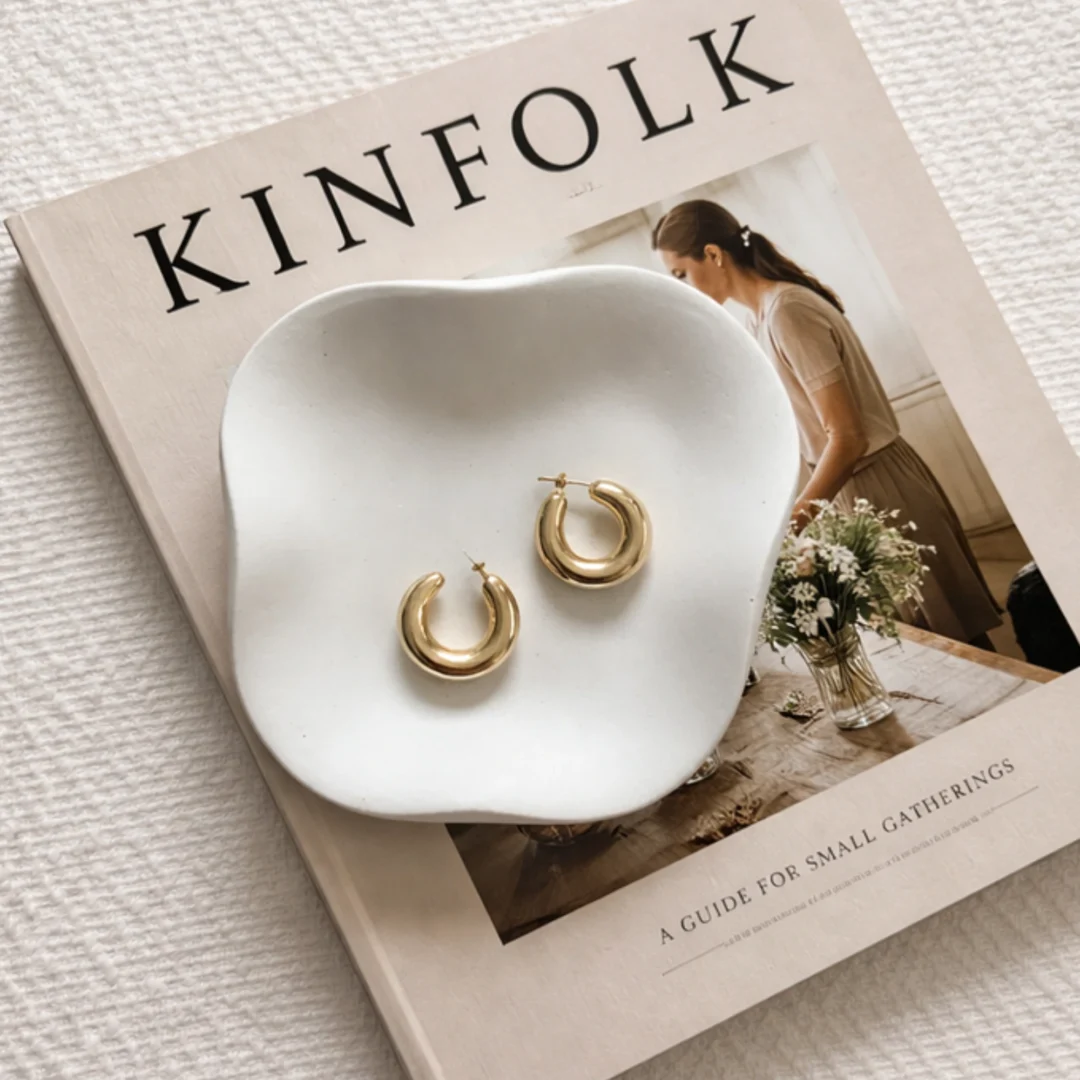 Mini concrete ring holder - handcrafted 8cm wavy jewellery dish